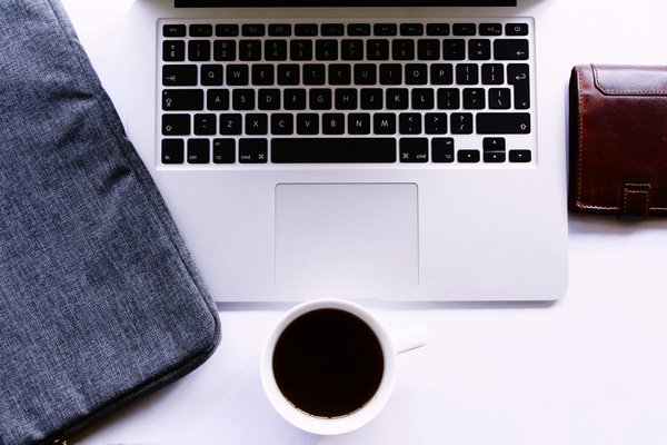 Quelle pochette pour ordinateur choisir : style et protection ?